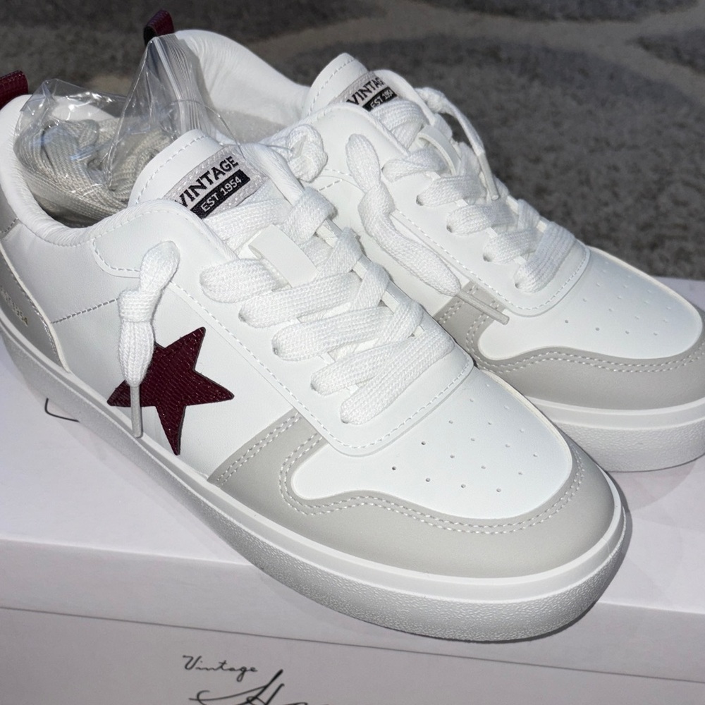 Vintage Havana Aura White Gray Maroon Sneakers size 7 NWT